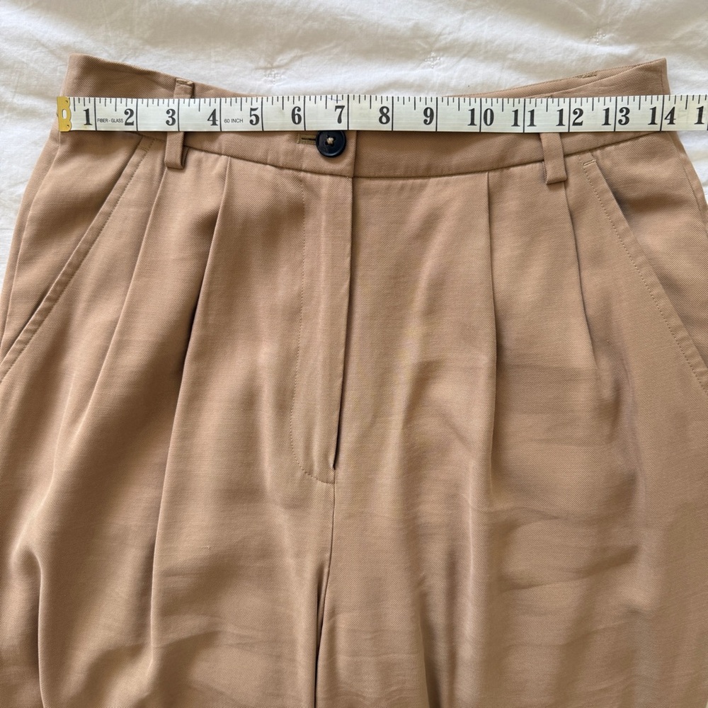 Calvin Klein Soft Twill Relaxed Pleated Trouser - Size 28 in Tan - Picture 11 of 12